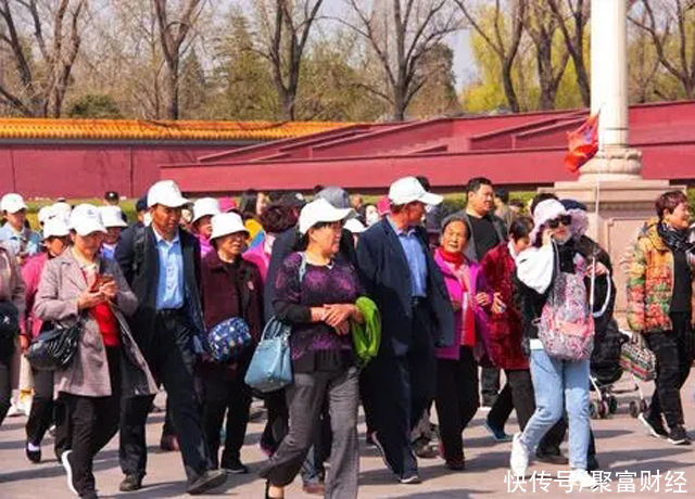 亲子游|旅游旺季里的“退单潮”，员工一天有10小时在退钱，游客无奈返家