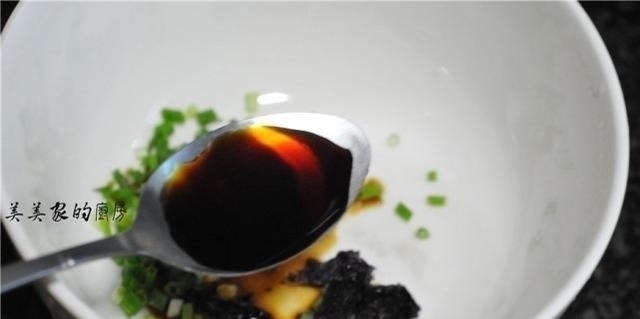 馄饨汤这么调，简单好味道，几种调料，开水一冲，比骨头汤还鲜