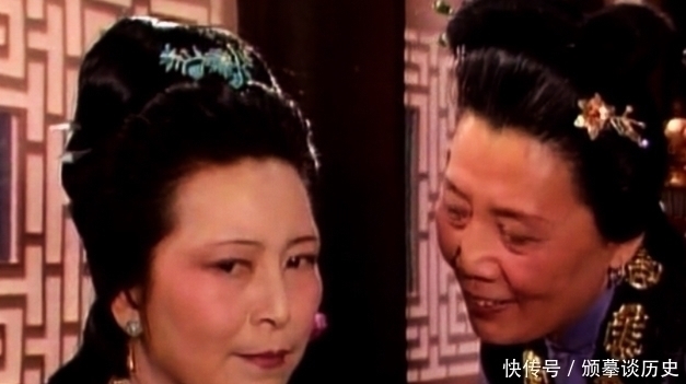 贾宝玉!金钏儿不过是被撵,为何非要跳井?你看她从前干了什么!