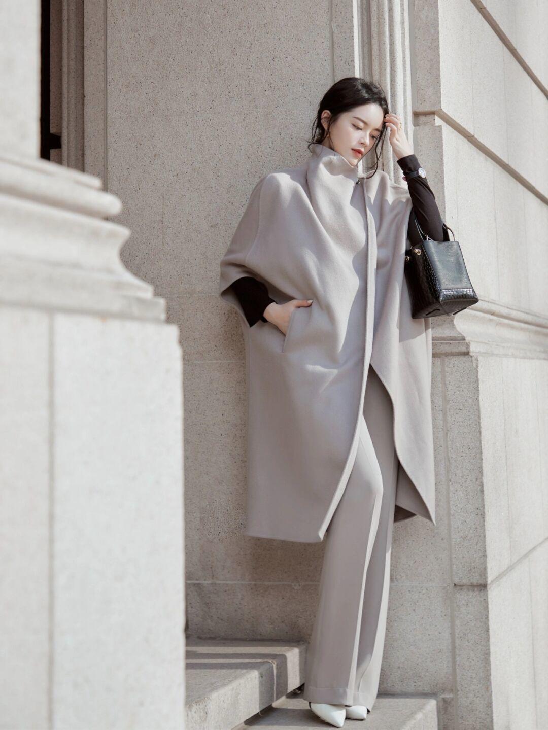 大衣|斗篷大衣才是冬季的最浪漫穿搭,借鉴4个实用款式,帮你赢得优雅