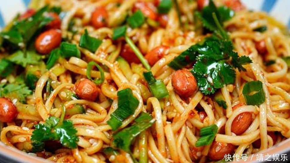 酱香浓郁凉拌面,做法简单,一家人抢着吃,贼美味,营养丰富
