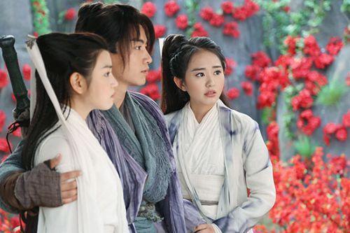 谢逊#倚天中，此人是阳顶天师傅，武功远胜张三丰，因为一女子遁入空门