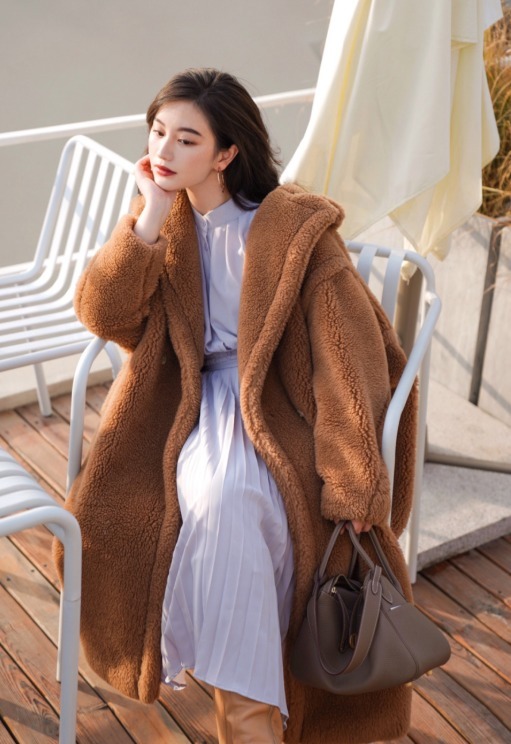 博主|微胖的秋冬穿搭指南,羊羔毛大衣+长裤或连衣裙,保暖舒适又洋气