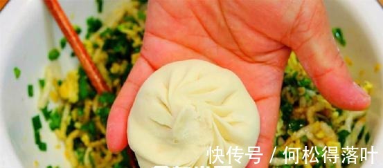 粉条放锅里一炸，没想到做素包子这么好吃，一周三次吃不腻！