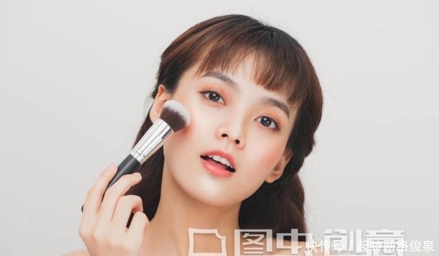 女人再懒也要学会化淡妆，按照这6步走，简单易上手，为颜值加分