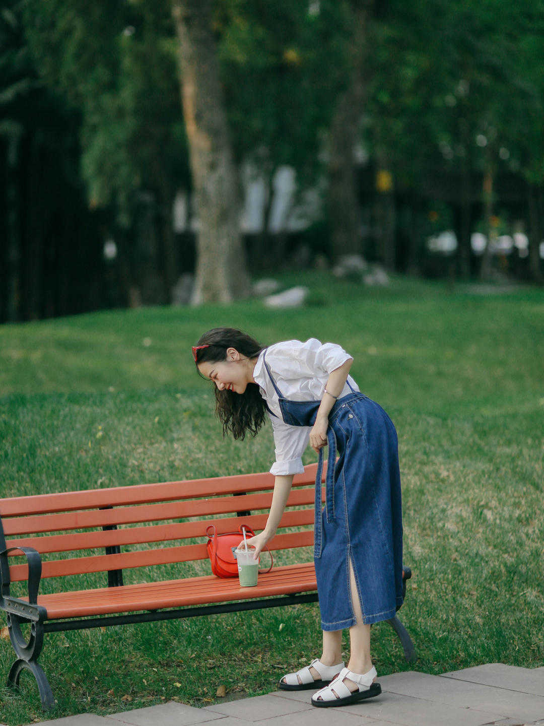 高跟鞋|牛仔裙也适合职场化,好看还减龄,可以这样穿,原来30+的女人更合适