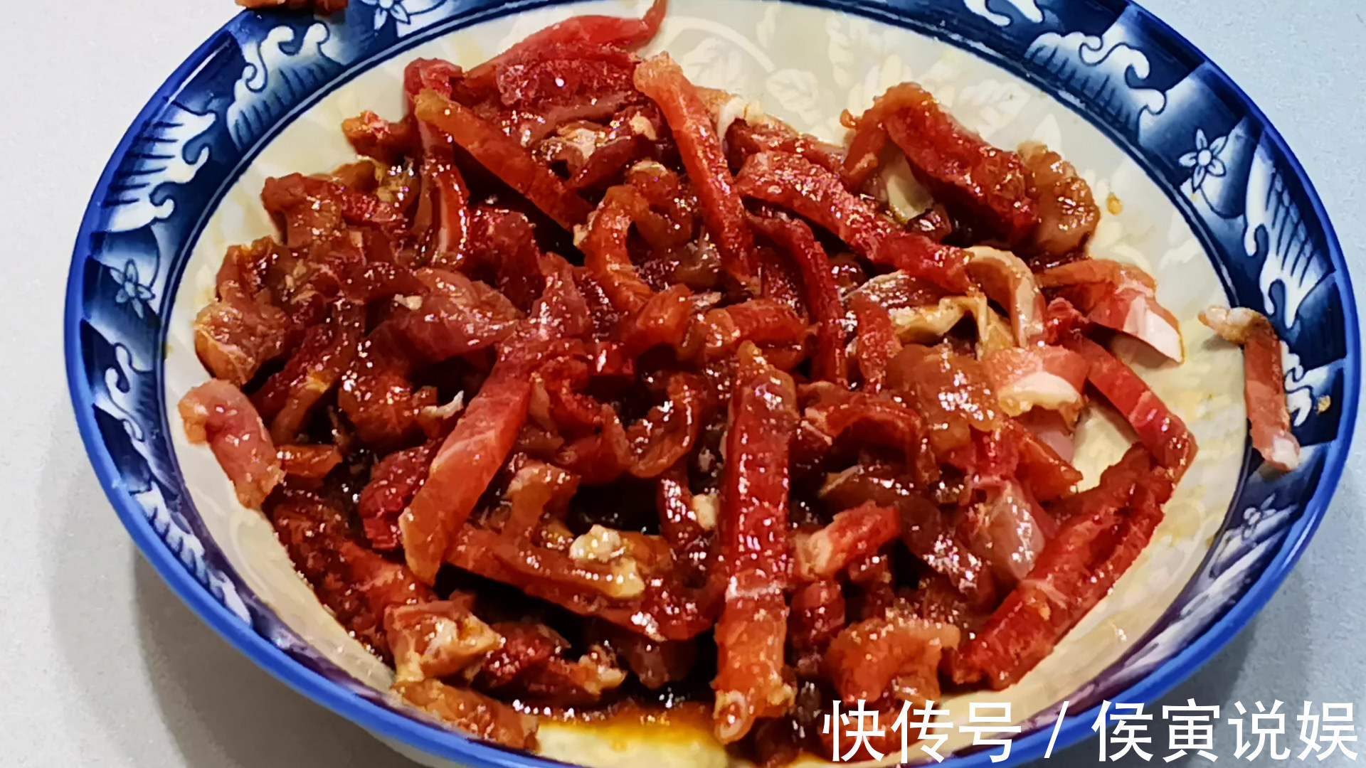 肉丝|炒芹菜,记住“3要点”,炒出的芹菜脆嫩爽口味道正,好吃不塞牙
