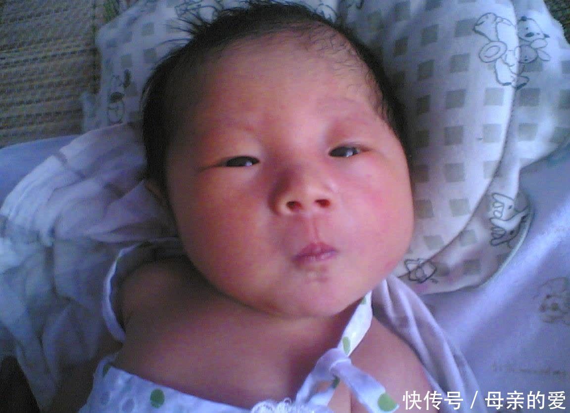 34岁宝妈“沉迷”生娃，看到丈夫后，网友：这种基因难怪这么拼