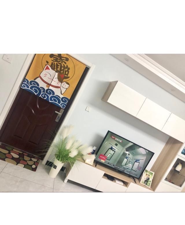 实用|她家90平新房,装修一共花费15万,电视墙很实用,进屋就被迷住