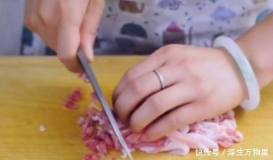 想吃腊肠自己灌,方法和比例教给你,做好咸香入味,嚼劲十足!