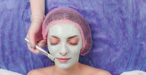 鼻翼|鼻翼侧边能挤出的白色分泌物,到底是什么,别在用手挤了