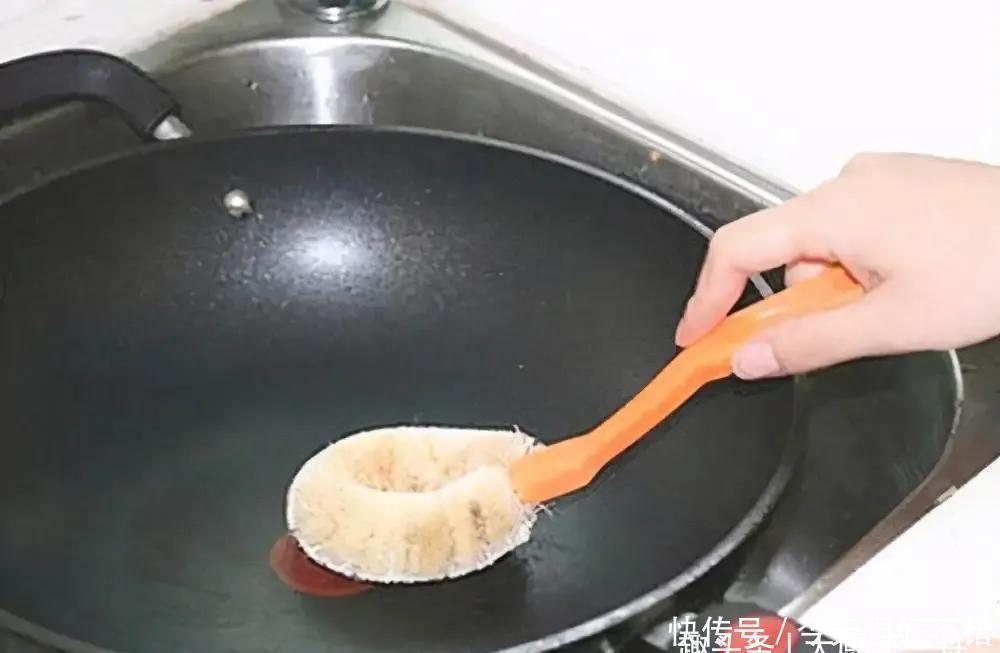 好意见|炒锅锅底不管多黑,教你一招,立马焕然如新,连洗洁精都省了