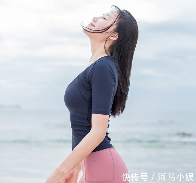 小姐姐|时尚紧身打底裤小姐姐苗条性感,让人一看,怦然心动