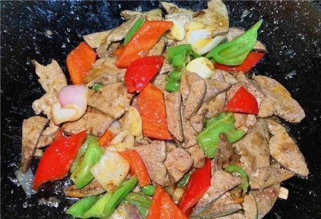 清洗猪肝时,加入它,猪肝更香,而且能去除毒素和腥味!