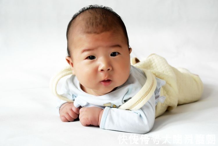 发育|4个月宝宝发育方面有哪些特点?从3个维度来看,父母可自查
