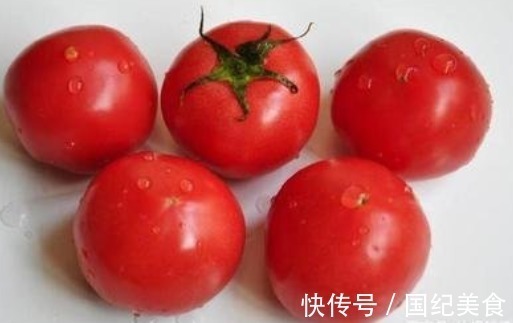 西红柿去皮最忌用开水烫，教你2个小妙招，快速去皮营养不流失！