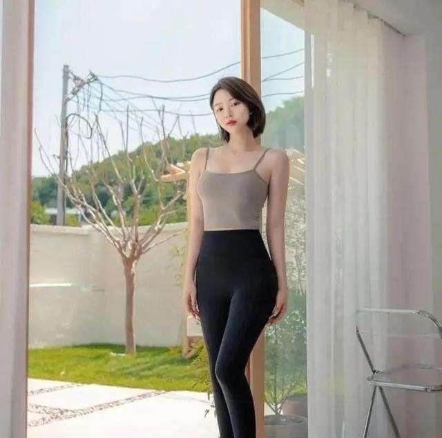 毛衣 温柔有质感的打底裤穿搭,优雅舒适一步到位,一双凉鞋!