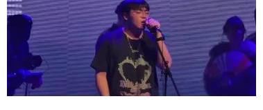 所有人都在骂那个在台上唱我是SB的rapper，但没人在意真相是什么