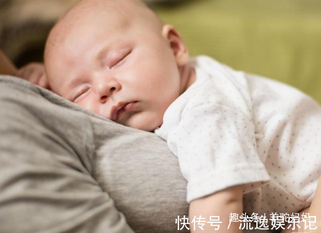 宝爸|8个月宝宝被哄成“脑瘫”，3种错误的哄睡方法，多数父母还在用