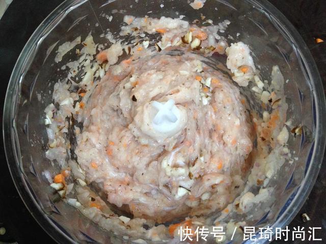丸子|教你做“香煎龙利鱼饼”：口感酥脆，浓香的味道，大人孩子都爱吃