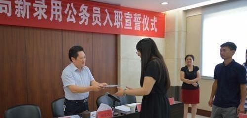 “女团”也考公务员还退团了相较于“流量”,铁饭碗才最吃香