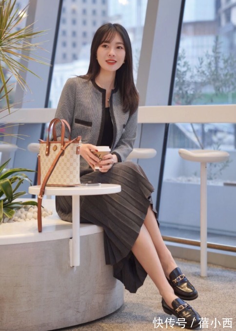 博主 乐福鞋的魅力可圈可点,不管配西装、针织衫都好看,难怪这么受宠