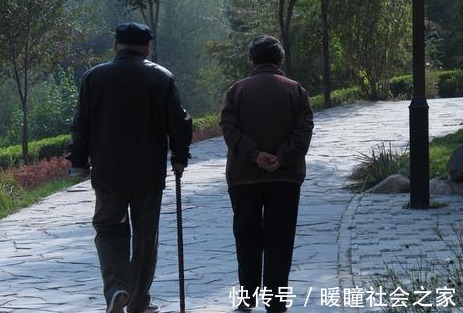 晚饭|62岁大爷用3个月，让空腹血糖从9降到6！只因每天做好4件事