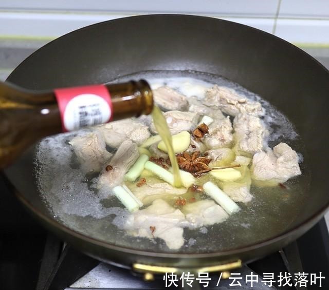 风味啤酒炖排骨，软烂脱骨，味道鲜美！风味啤酒炖排骨，软烂脱骨，味道鲜美！