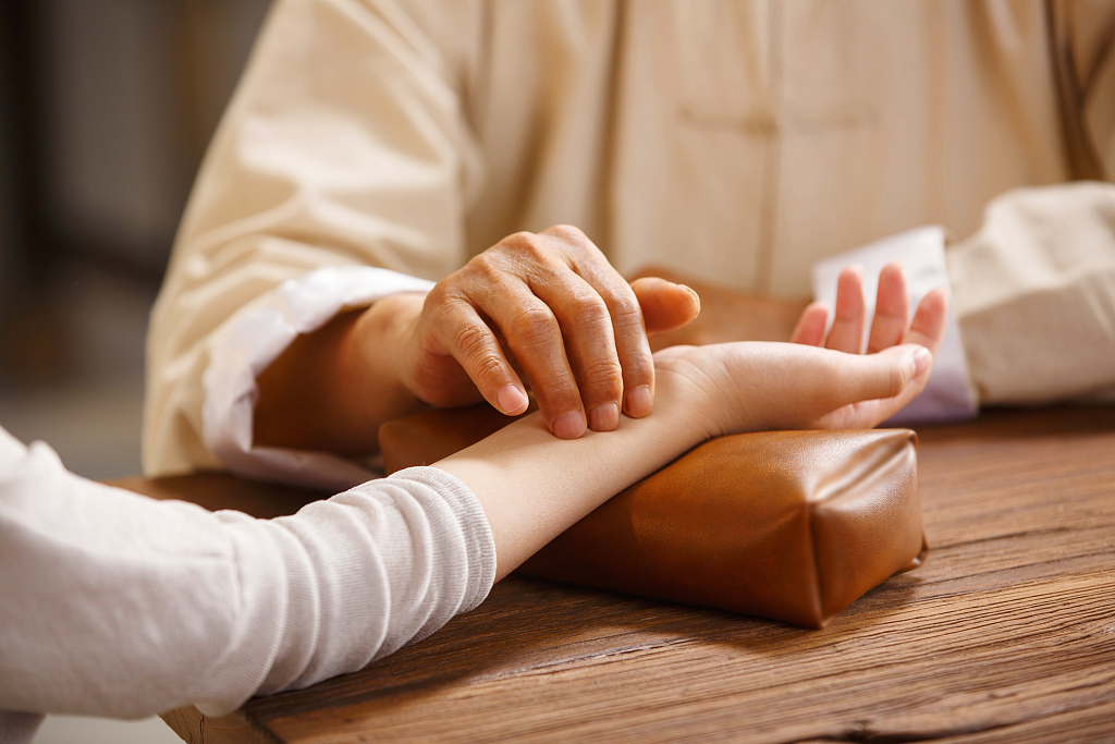 糖尿病|身上自带“长寿窝”,每天按按,安神明目,降糖调气,小病不来扰