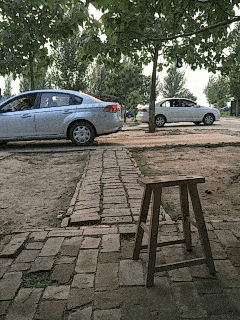 |搞笑GIF:工友不干活只转铁圈,本来看不起他,看到他转圈那刻我佩服不已