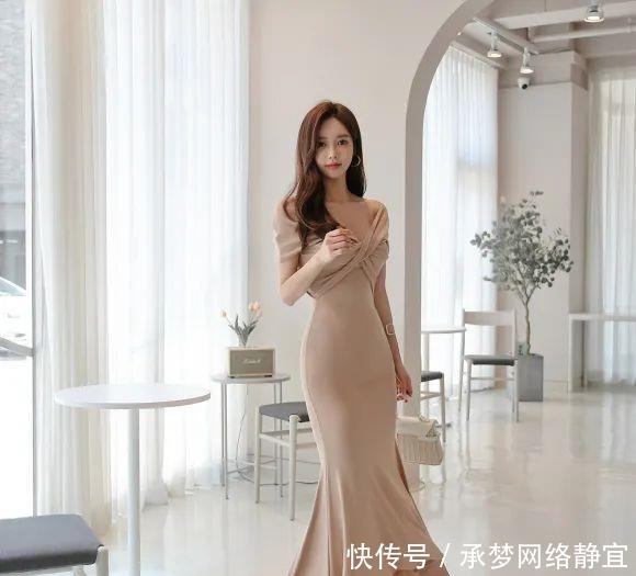 纯彩|美女鉴赏:炎夏卡其色乳酪纯彩鱼尾长裙