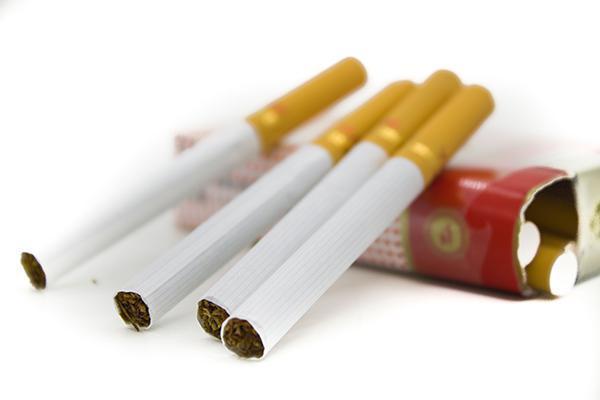 伤害|5块钱一包烟,与50块钱一包烟,差别在哪越便宜的烟伤害越大