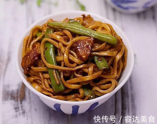 好吃|做豆角焖面有诀窍,这么做不粘不成坨,教您正确做法,太好吃了