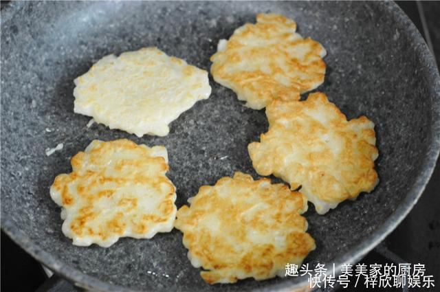 梨子做早餐,比肉包子还好吃,清爽开胃,营养又解馋!