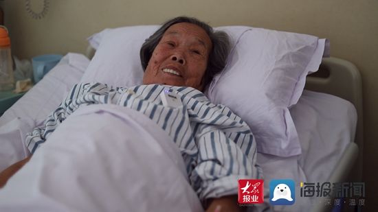 岚山区人民医院|这操作！91岁老太手术后第2天就能下床！