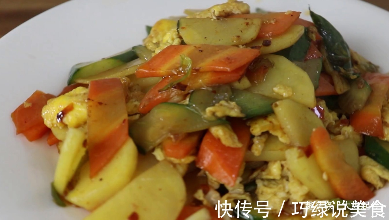 2根黄瓜,1个土豆,简单一做,看着就馋人了,上桌就扫光