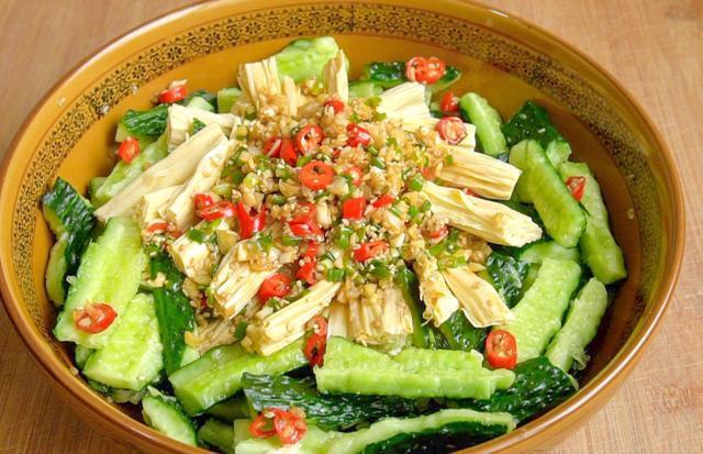 黄瓜和腐竹真是绝配，简单2步做一盘开胃菜，热天拿肉也不想换