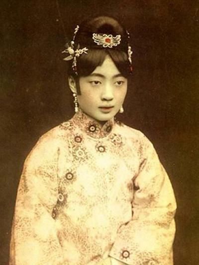 皇后|清朝皇后彩色画像,鳌拜义女端庄大气,富察皇后粉丝无数