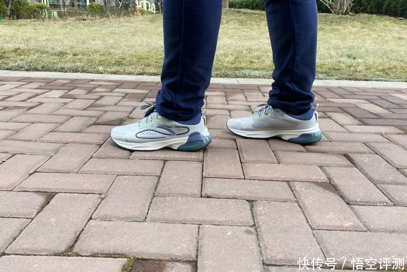 克服冬天跑步的困难?入手智能跑鞋吧:安踏联名咕咚跑步鞋评测