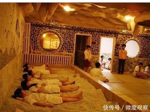大金链子小烧烤,天天泡在洗浴中心,东北人为何都这么有钱?