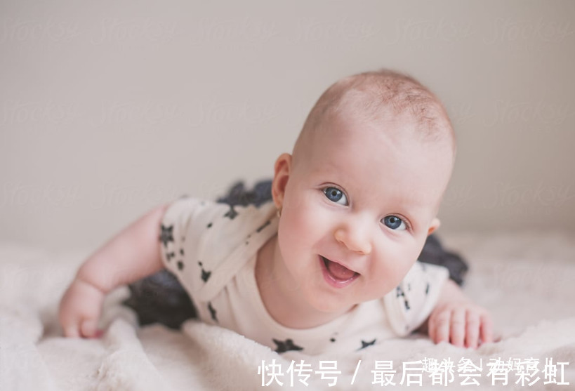 后脑勺|宝宝多趴好处多!父母不要耽误了宝宝练趴的黄金期!