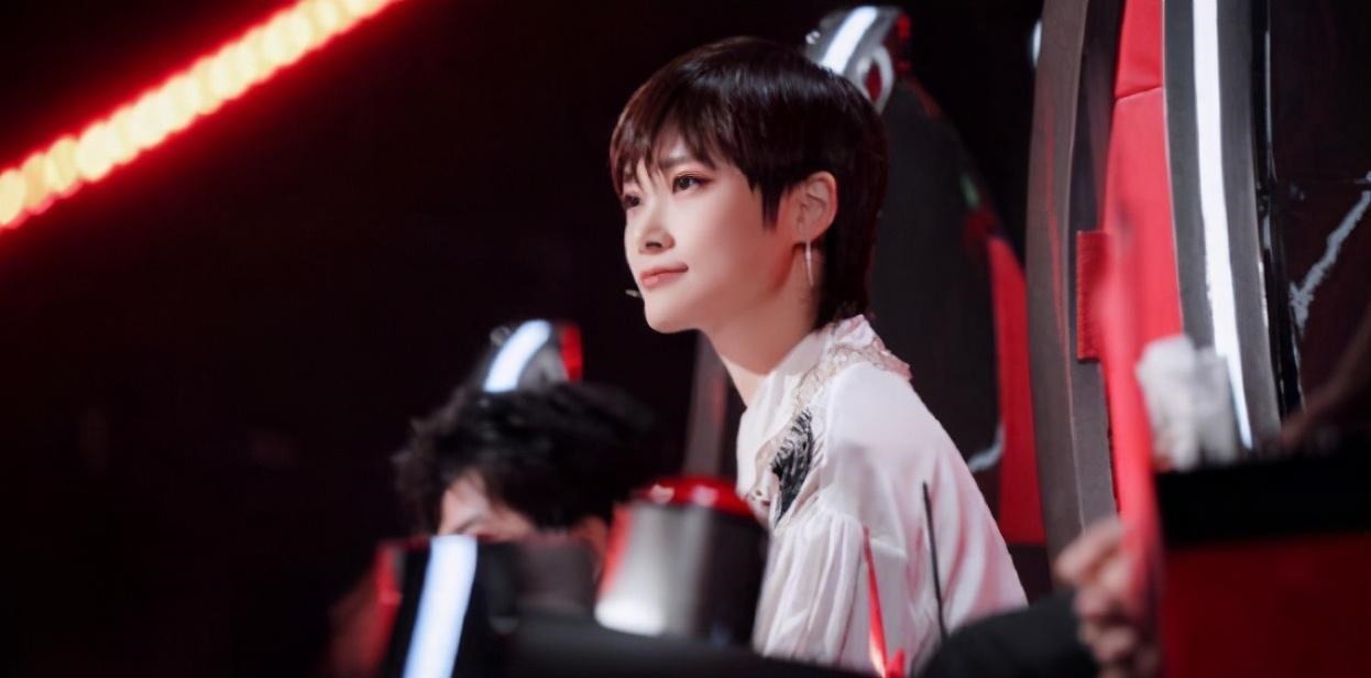 唱功|《中国好声音》李宇春歌曲拖累学员,潘虹唱功比她好,台风却不行