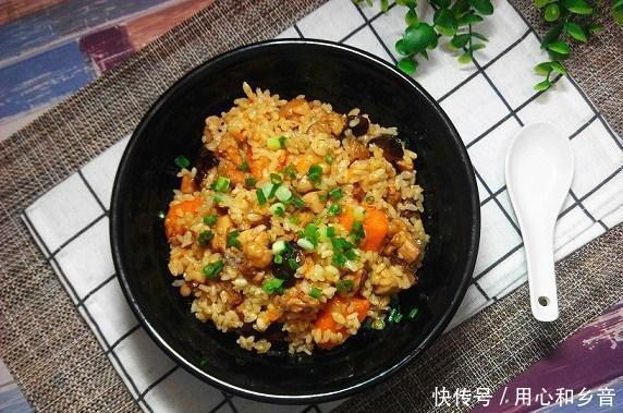 鸡腿|天冷了,就要吃得饱饱的南瓜鸡肉焖饭,不爱南瓜也能吃两碗