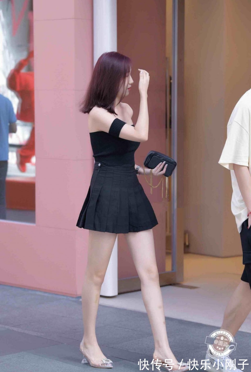 优越感|优雅时尚的连衣裙装扮提升气场,轻松搭配出优越感,光鲜靓丽