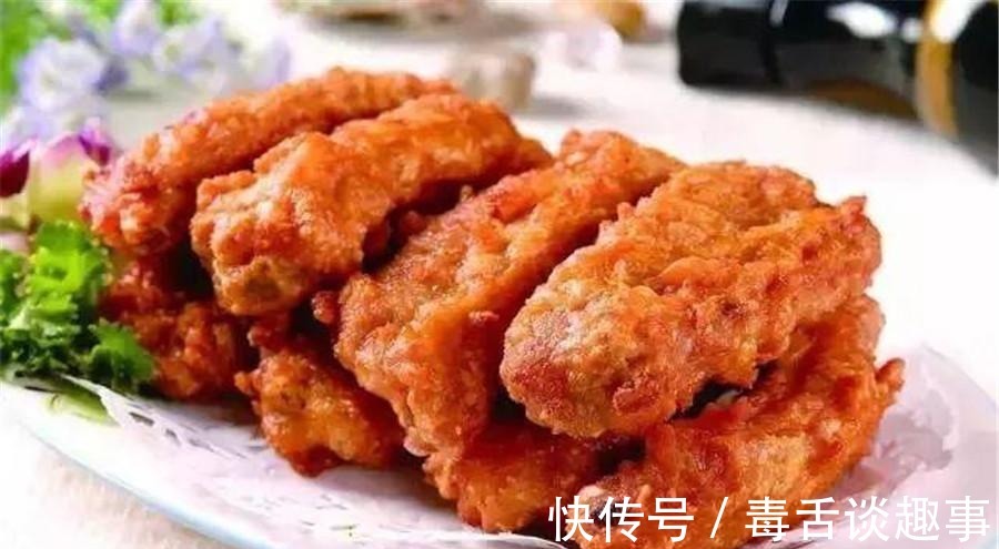 大蒜|今天教大家做蒜蓉小排骨,做法简单,在家也可以做