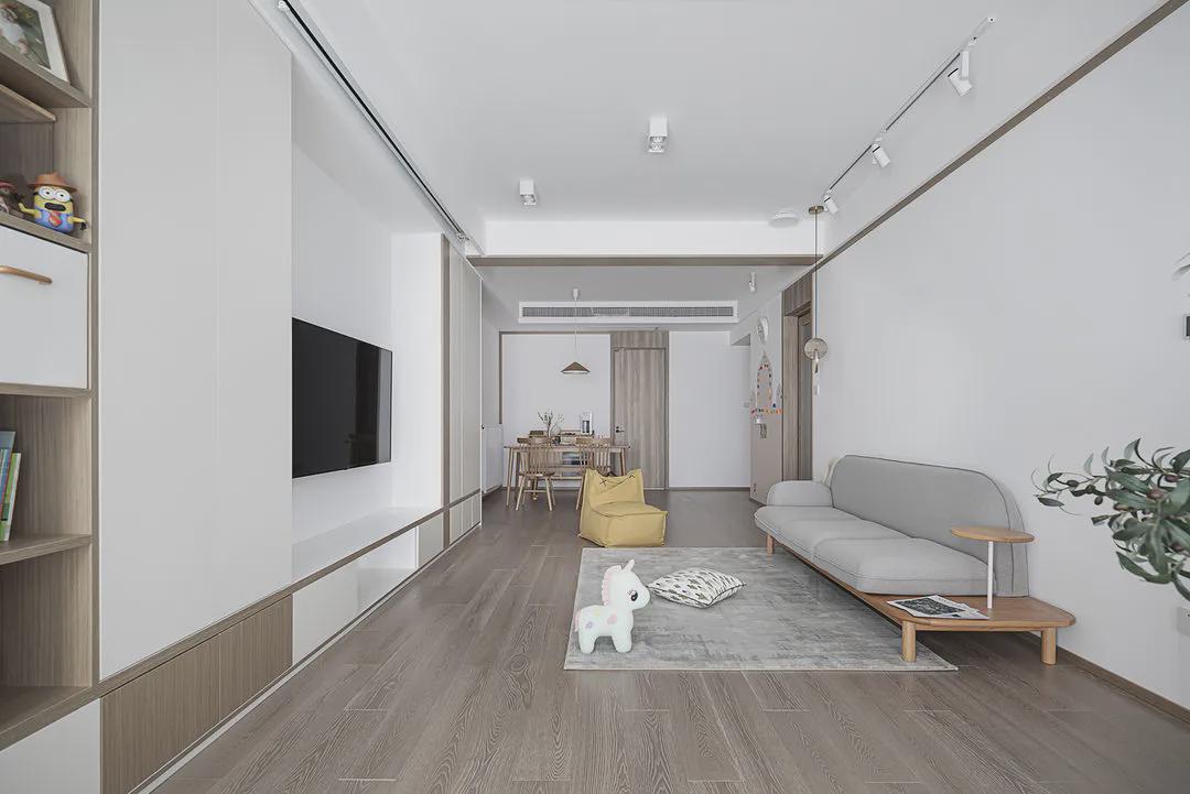 主卧|“穷装”反而更干净舒适，103㎡色调高度统一，耐看极了