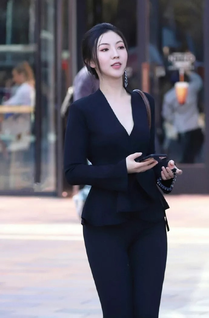 凸显|高跟鞋气质穿搭，凸显出女性魅力姿态