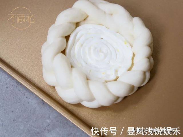 面团|不加黄油的双重奶酪包,从揉面的那一刻起就奶香四溢了