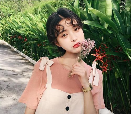 脸比较小像瓜子脸, 适合仙女烫或者蛋卷头吗?