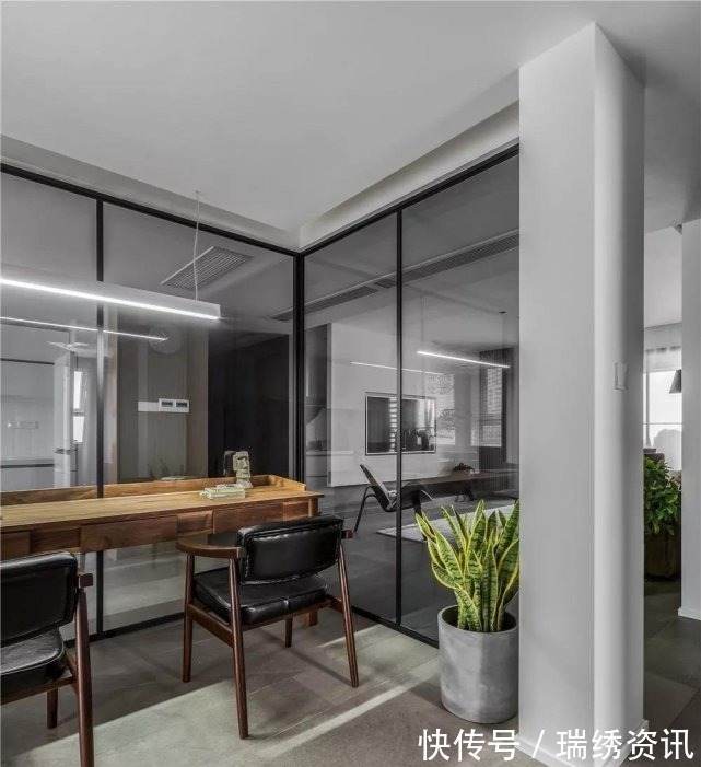 家具|143平简约四居室,水泥灰和原木风的家具打造的空间,让人羡慕